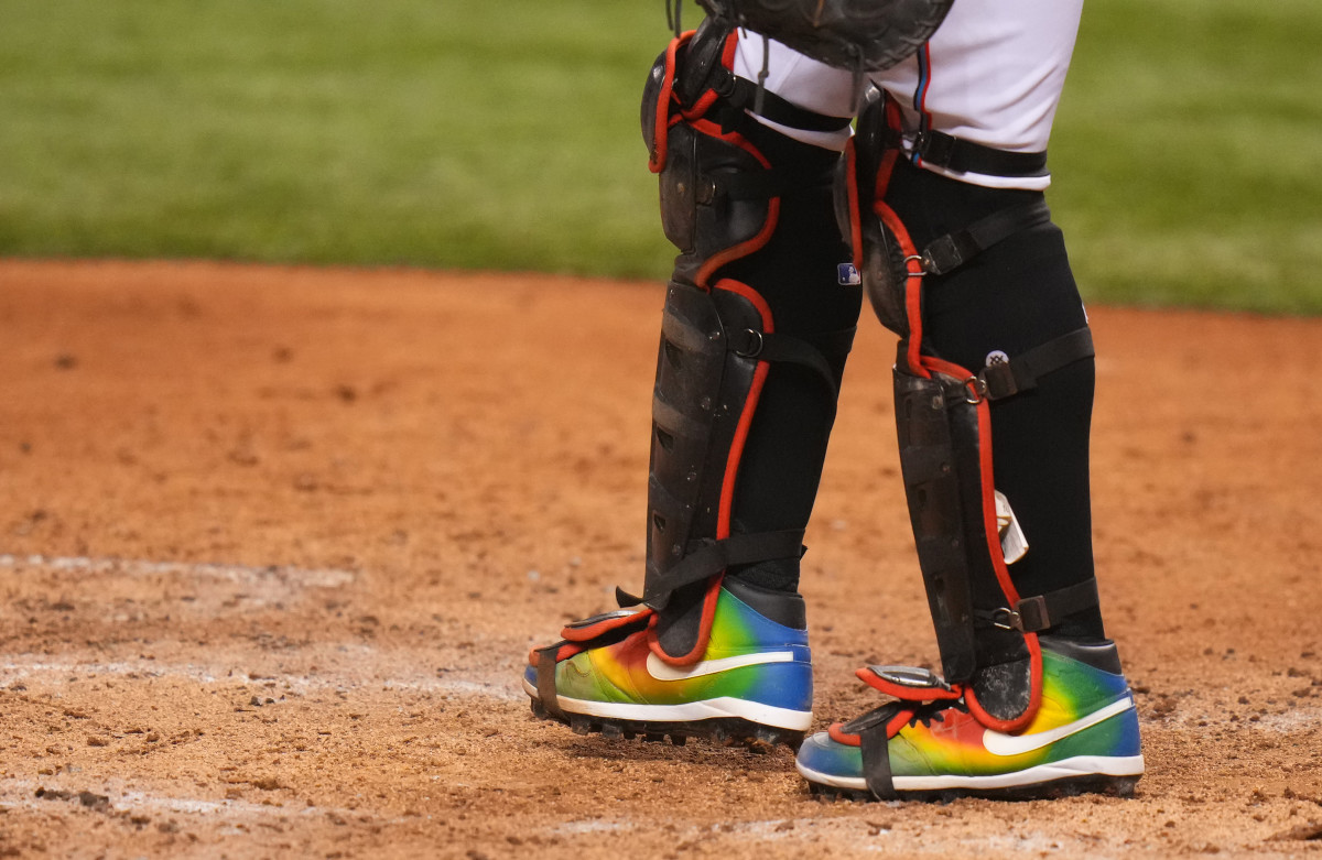 Dodgers and Giants will both wear rainbow Pride caps in an MLB