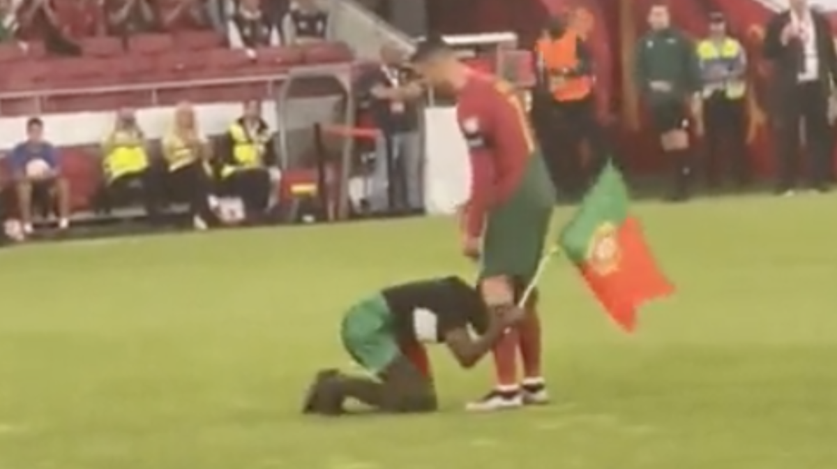 Pitch Invader Interrupts Euro Qualifier To Meet Cristiano Ronaldo - The ...