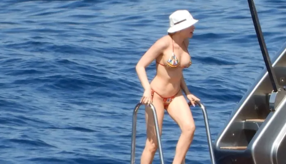 Boxing Legend Canelo Alvarez S Wife Turns Heads With Swimsuit Photo The Spun