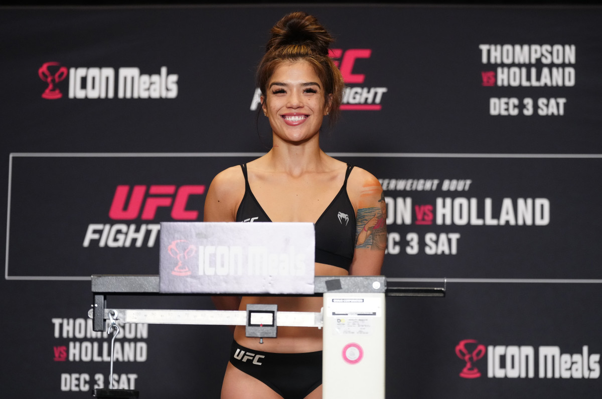 UFC Fighter Tracy Cortez Turning Heads With Swimsuit Photo - The Spun