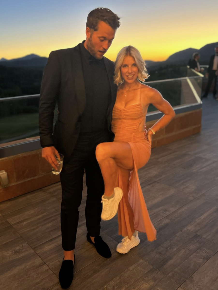 Matthew Stafford's Wife Turning Heads With Wedding Outfit - The