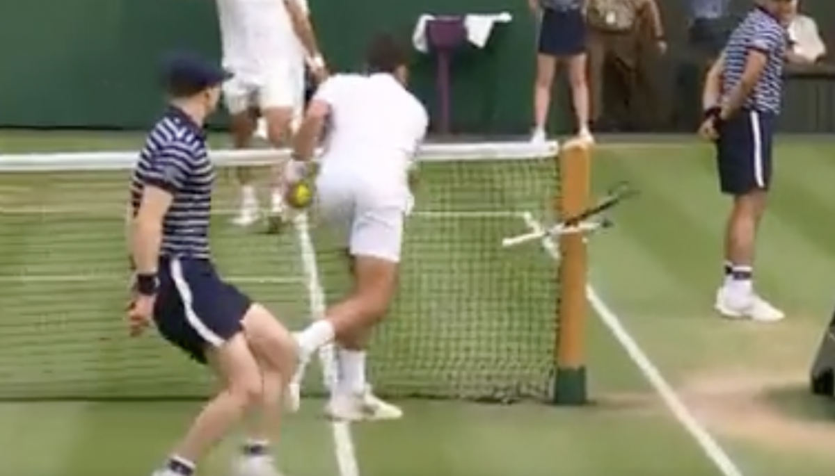 Video Novak Djokovic Smashes His Racket During Wimbledon Final The Spun