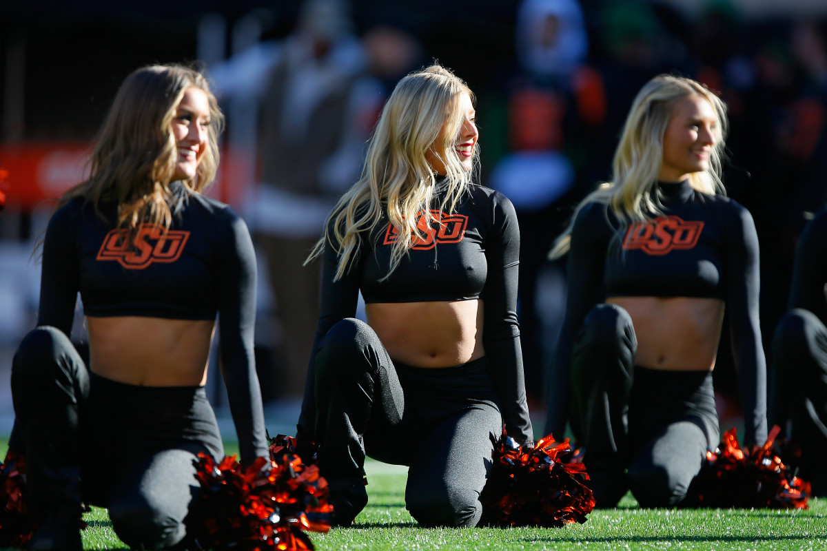 Oklahoma State Cheerleader Goes Viral During Big 12 Media Days The
