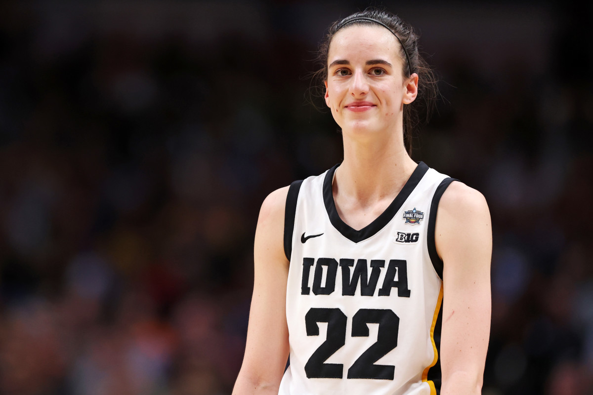 Iowa Star Caitlin Clark Makes Division 1 Basketball History - The Spun