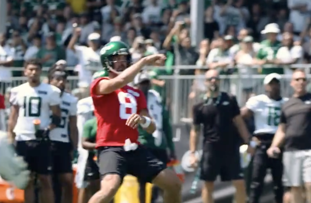 Aaron Rodgers' Throw At Practice Saturday Has Fans Buzzing - The Spun