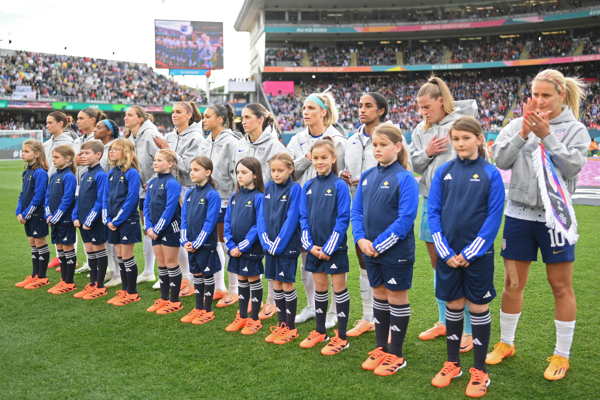 Fans Not Happy USWNT Players Didn't Sing National Anthem The Spun