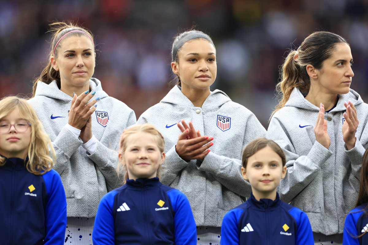 U S Women s Soccer Making Headlines For National Anthem Behavior The 