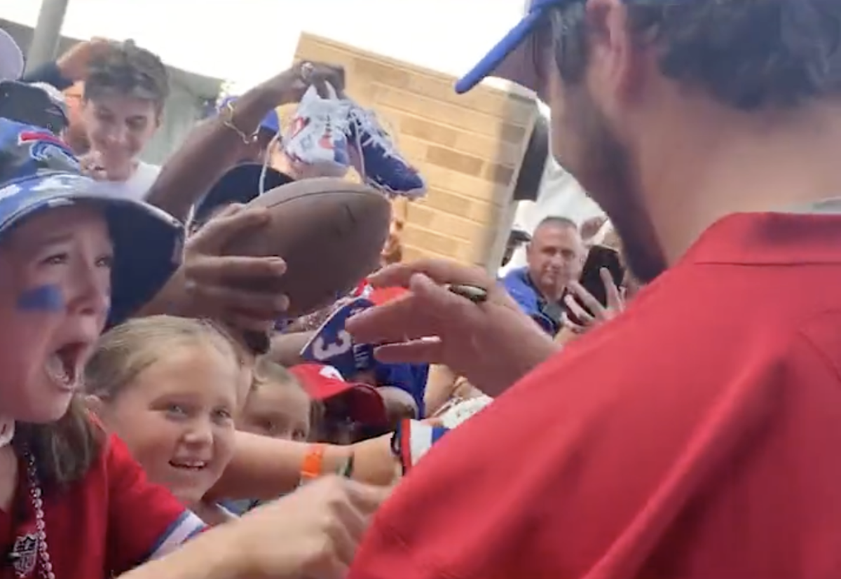 Josh Allen's Heartwarming Interaction With Young Bills Fan Is Going ...