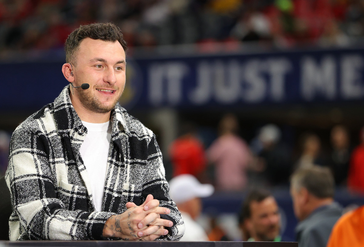ATLANTA, GEORGIA - DECEMBER 03:  Football Quarterback Johnny Manziel talks onset prior to the SEC Championship game between the LSU Tigers and the Georgia Bulldogs at Mercedes-Benz Stadium on December 03, 2022 in Atlanta, Georgia. (Photo by Kevin C. Cox/Getty Images)