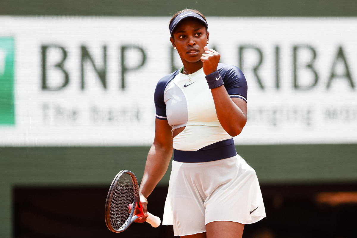 Sloane Stephens reacts at the 2022 French Open.
