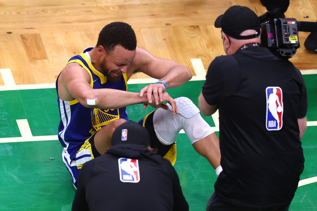BOSTON, MASSACHUSETTS - JUNE 16: Stephen Curry #30 of the Golden State Warriors reacts after defeating the Boston Celtics 103-90 in Game Six of the 2022 NBA Finals at TD Garden on June 16, 2022 in Boston, Massachusetts. NOTE TO USER: User expressly acknowledges and agrees that, by downloading and/or using this photograph, User is consenting to the terms and conditions of the Getty Images License Agreement. (Photo by Adam Glanzman/Getty Images)