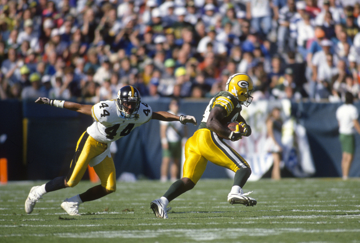GREEN BAY, WI - SEPTEMBER 27:  Sterling Sharpe #84 of the Green Bay Packers catches a pass in front of D.J. Johnson #44 of the Pittsburgh Steelers during an NFL football game September 27, 1992 at Lambeau Field in Green Bay, Wisconsin. Sharpe played for the Packers from 1988-94. (Photo by Focus on Sport/Getty Images)