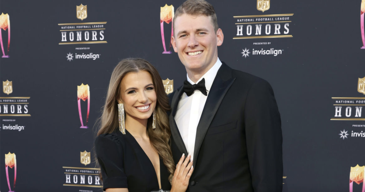 INGLEWOOD, CALIFORNIA - FEBRUARY 10: (L-R) Sophie Scott and Mac Jones attend the 11th Annual NFL Honors at YouTube Theater on February 10, 2022 in Inglewood, California. (Photo by Amy Sussman/Getty Images)