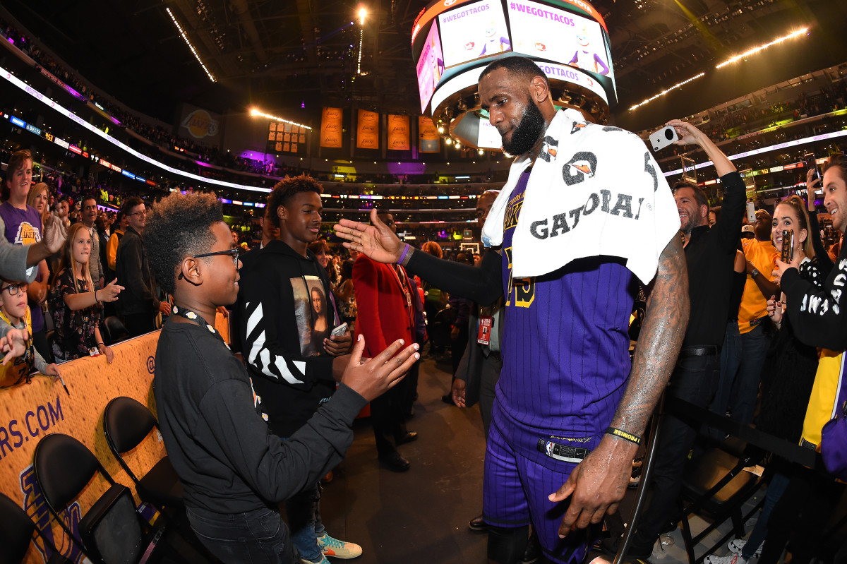LOS ANGELES, CA - NOVEMBER 23: LeBron James #23 of the Los Angeles Lakers is seen shaking hands with his sons Bryce Maximus James and LeBron James Jr. after winning the game against the Utah Jazz on November 23, 2018 at STAPLES Center in Los Angeles, California. NOTE TO USER: User expressly acknowledges and agrees that, by downloading and/or using this Photograph, user is consenting to the terms and conditions of the Getty Images License Agreement. Mandatory Copyright Notice: Copyright 2018 NBAE (Photo by Andrew D. Bernstein/NBAE via Getty Images)