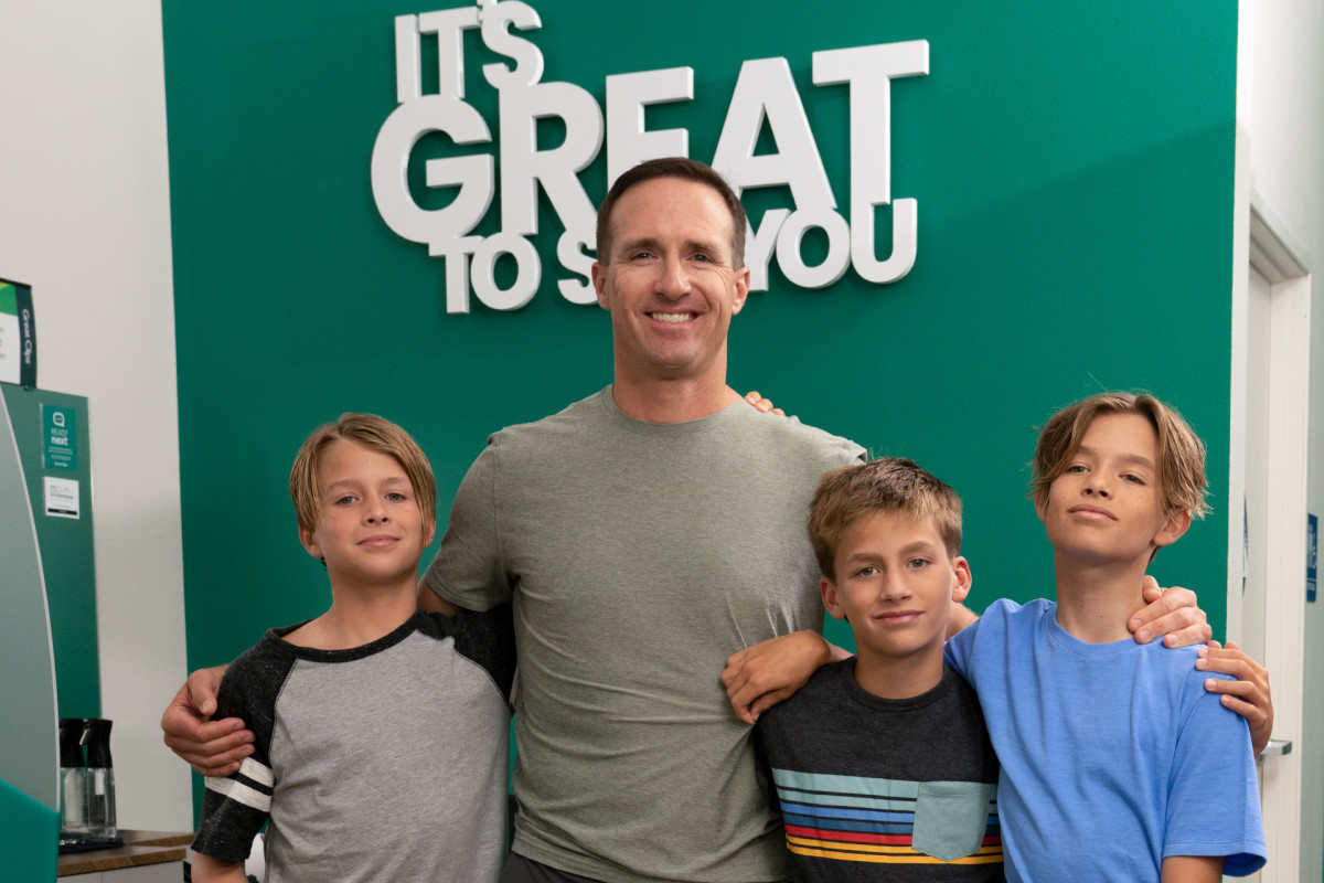 Drew Brees with his sons for a Great Clips advertisement.