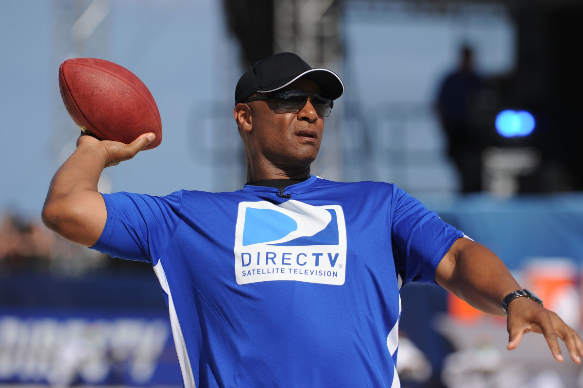 NFL Hall of Famer Warren Moon on the field during a celebrity game.