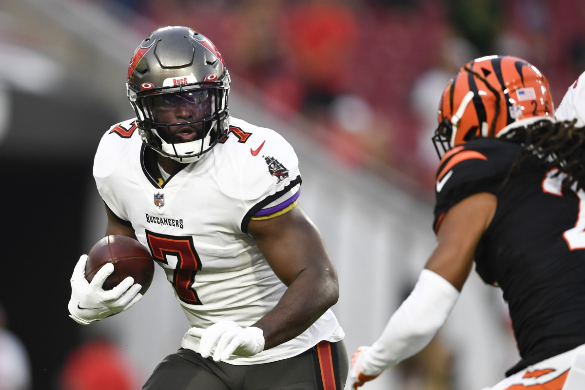TAMPA, FLORIDA - AUGUST 14: Leonard Fournette #7 of the Tampa Bay Buccaneers runs with the ball during the first quarter against the Cincinnati Bengals during a preseason game at Raymond James Stadium on August 14, 2021 in Tampa, Florida. (Photo by Douglas P. DeFelice/Getty Images)