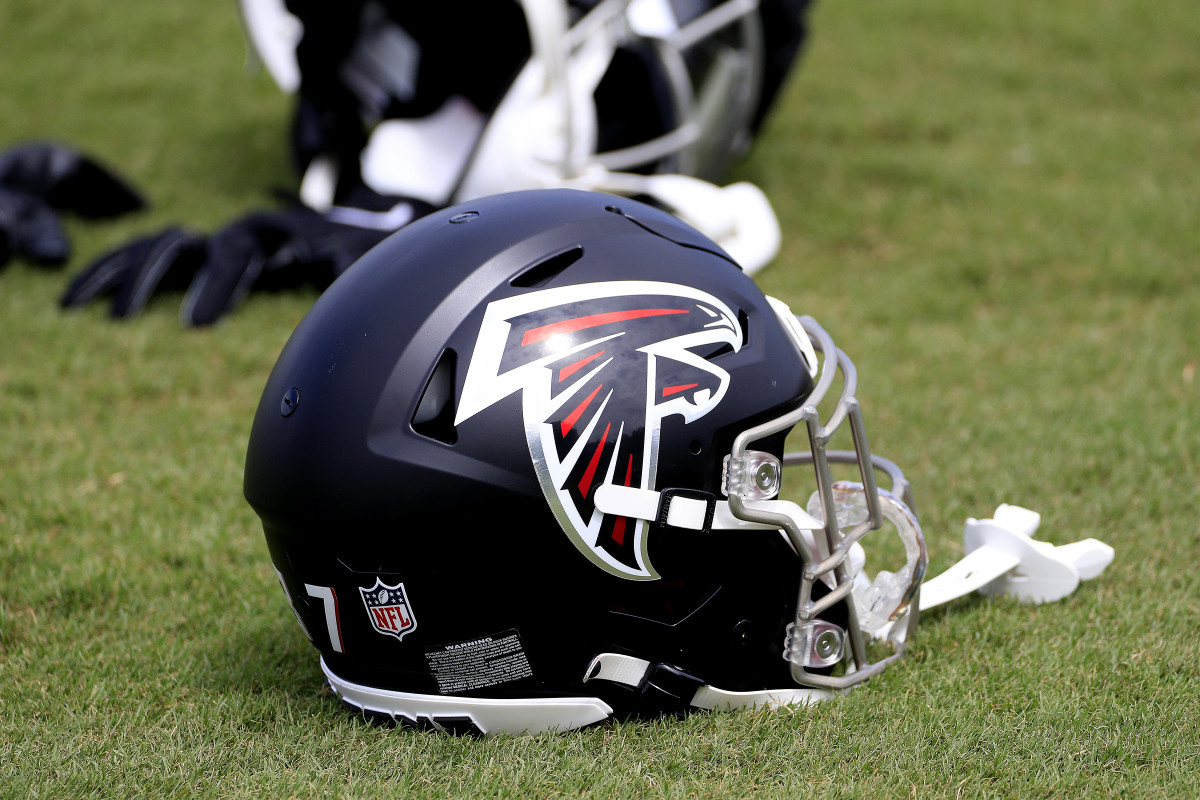 FLOWERY BRANCH, GA - JULY 30: A Falcons helmet on the field during Saturday morning workouts for the Atlanta Falcons on July, 30, 2022 at the Atlanta Falcons Training Facility in Flowery Branch, Georgia.  (Photo by David J. Griffin/Icon Sportswire via Getty Images)
