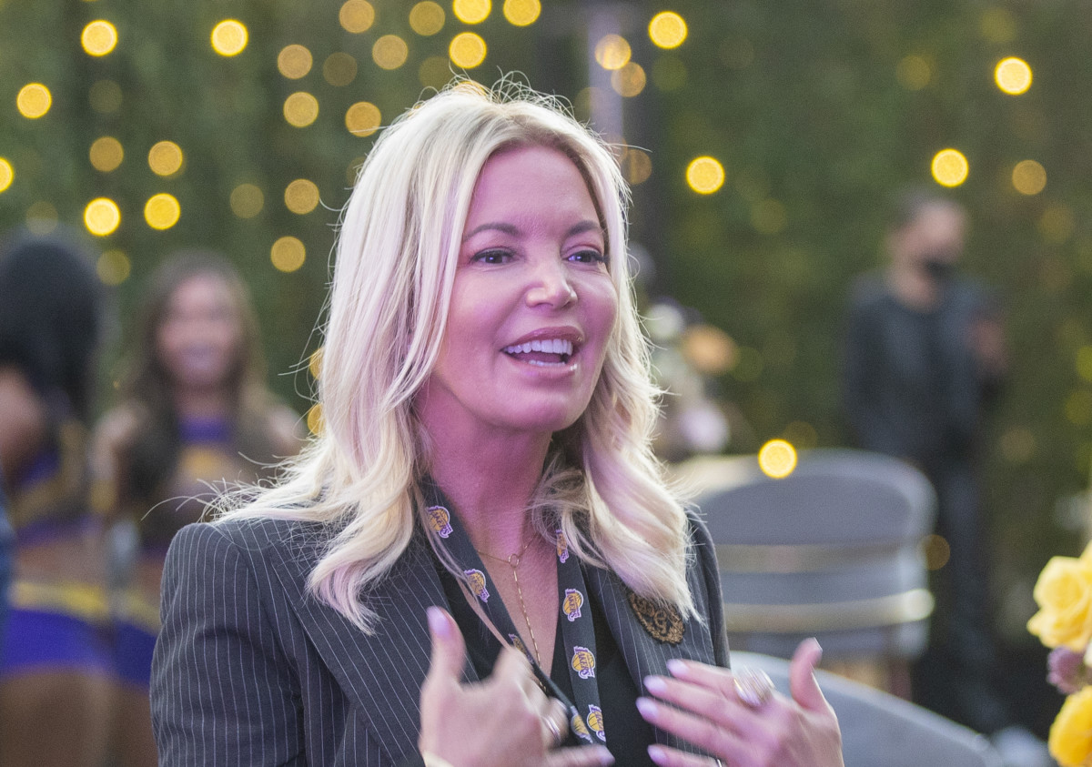 EL SEGUNDO, CA - September 20: Jeanie Buss, CEO / Governor / Co-owner of the Los Angeles Lakers, appears as the Lakers host a 2021-2022 season kick-off event to unveil and announce a new global marketing partnership with Bibigo, which will appear on the Lakers jersey at the UCLA Health Training Center in El Segundo on Monday, Sept. 20, 2021. (Allen J. Schaben / Los Angeles Times via Getty Images)