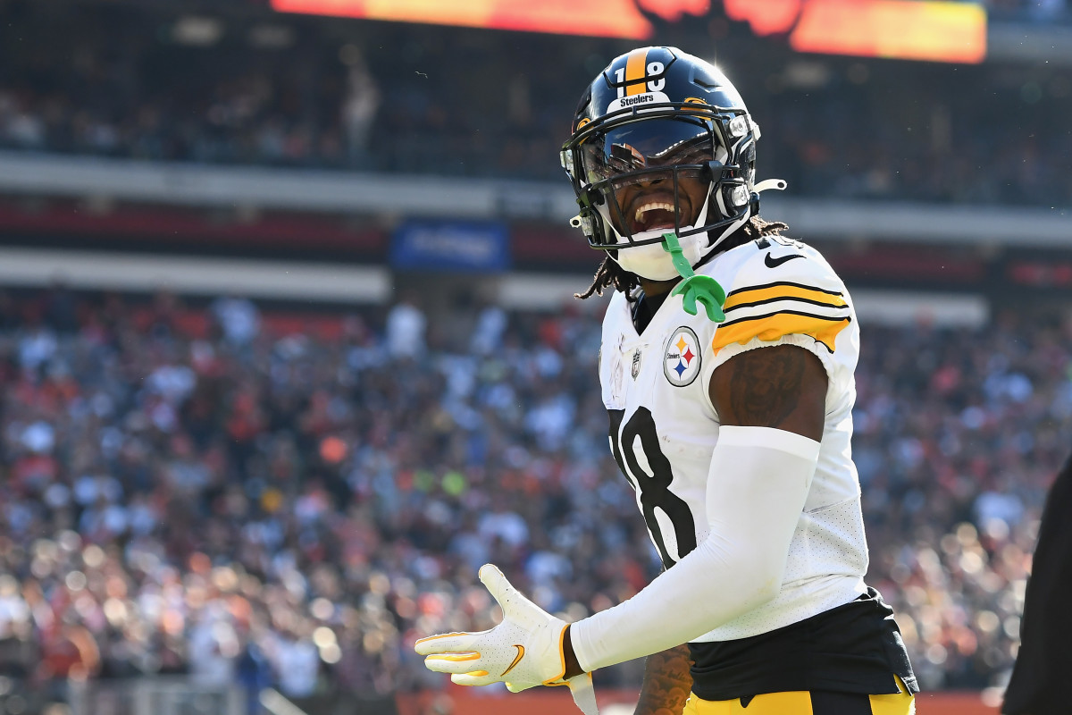 CLEVELAND, OHIO - OCTOBER 31: Diontae Johnson #18 of the Pittsburgh Steelers reacts during the second half against the Cleveland Browns at FirstEnergy Stadium on October 31, 2021 in Cleveland, Ohio. (Photo by Nick Cammett/Getty Images)