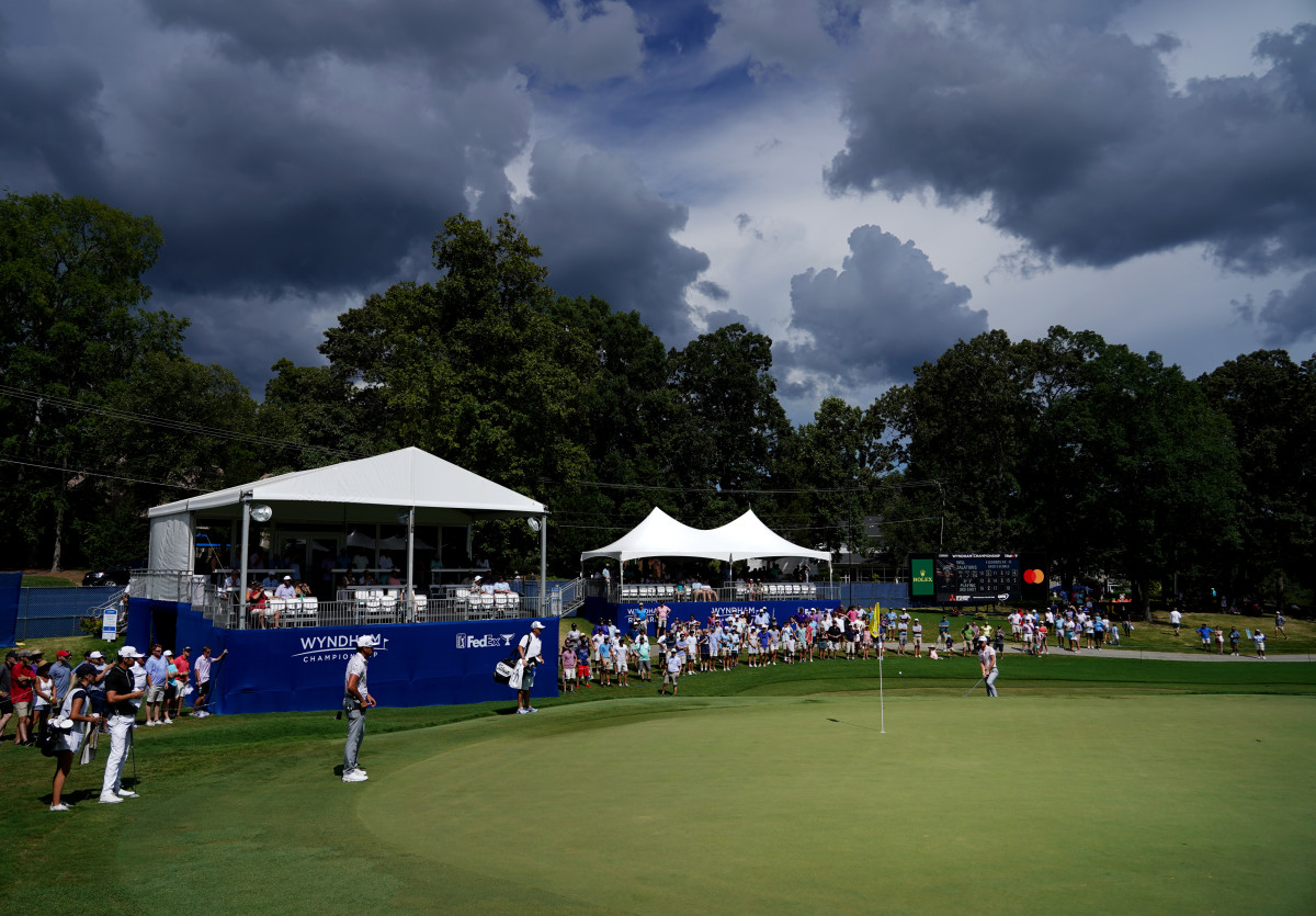 Will Zalatoris chips on the 17th green during the third round of the Wyndham Championship at Sedgefield Country Club on August 06, 2022 in Greensboro, North Carolina. (Photo by Dylan Buell/Getty Images)