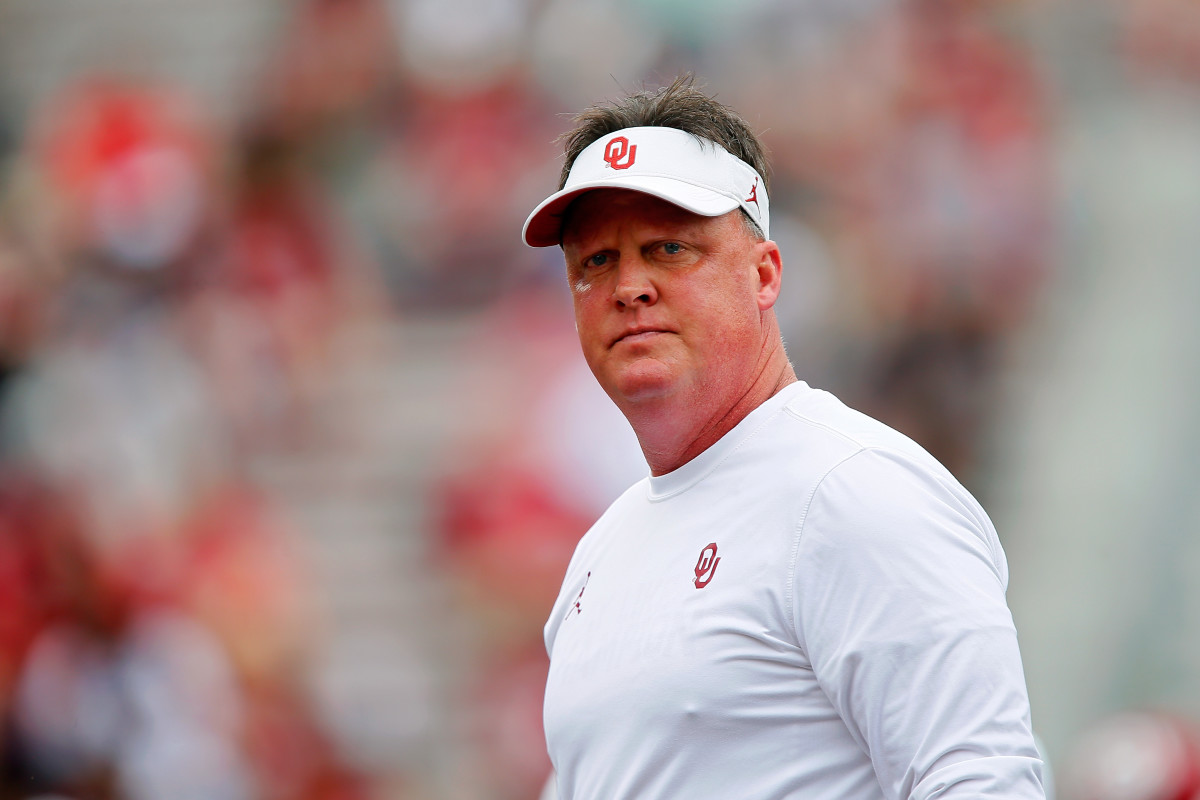 Oklahoma Sooners assistant coach Cale Gundy is stepping down from the program.