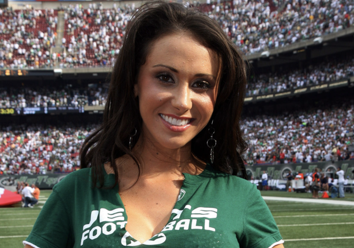 EAST RUTHERFORD, NEW JERSEY--SEPTEMBER 14: On-field host Jenn Sterger attends the New York Jets Vs New England Patriots game at The Meadowlands (aka Giants Stadium) on September 14, 2008 in East Rutherford, New Jersey. (Photo by Al Pereira/Getty Images/Michael Ochs Archives)