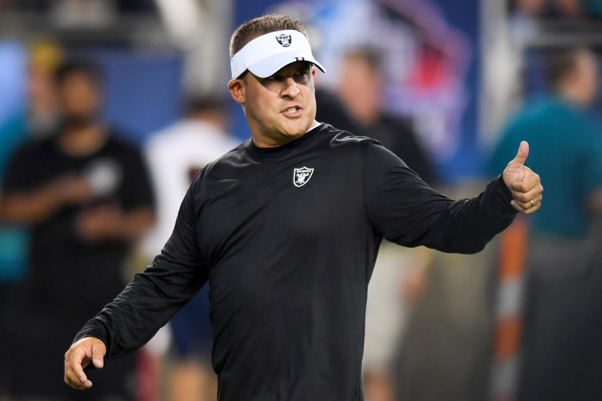 Las Vegas Raiders head coach Josh McDaniels gives a thumbs-up to players prior to the 2022 Pro Hall of Fame Game against the Jacksonville Jaguars.
