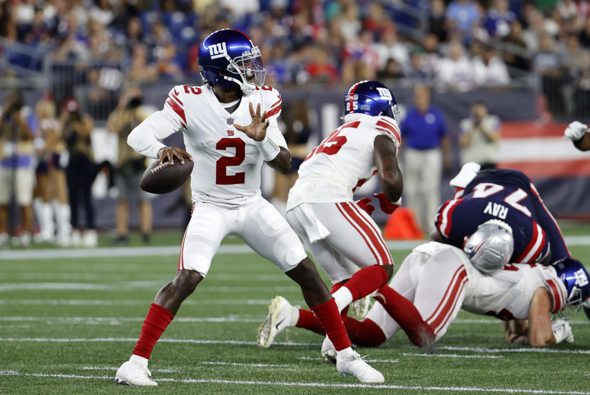Tyrod Taylor drops back to pass for the New York Giants.