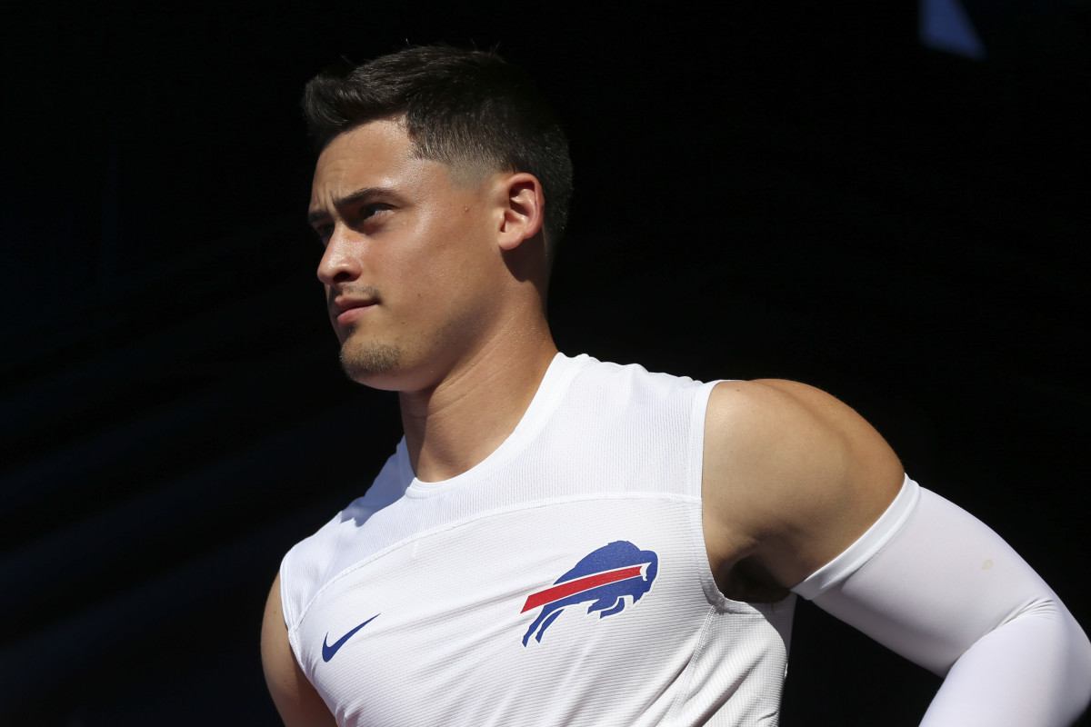ORCHARD PARK, NEW YORK - AUGUST 05: Matt Araiza #19 of the Buffalo Bills takes the field during practice on August 05, 2022 in Orchard Park, New York. (Photo by Joshua Bessex/Getty Images)