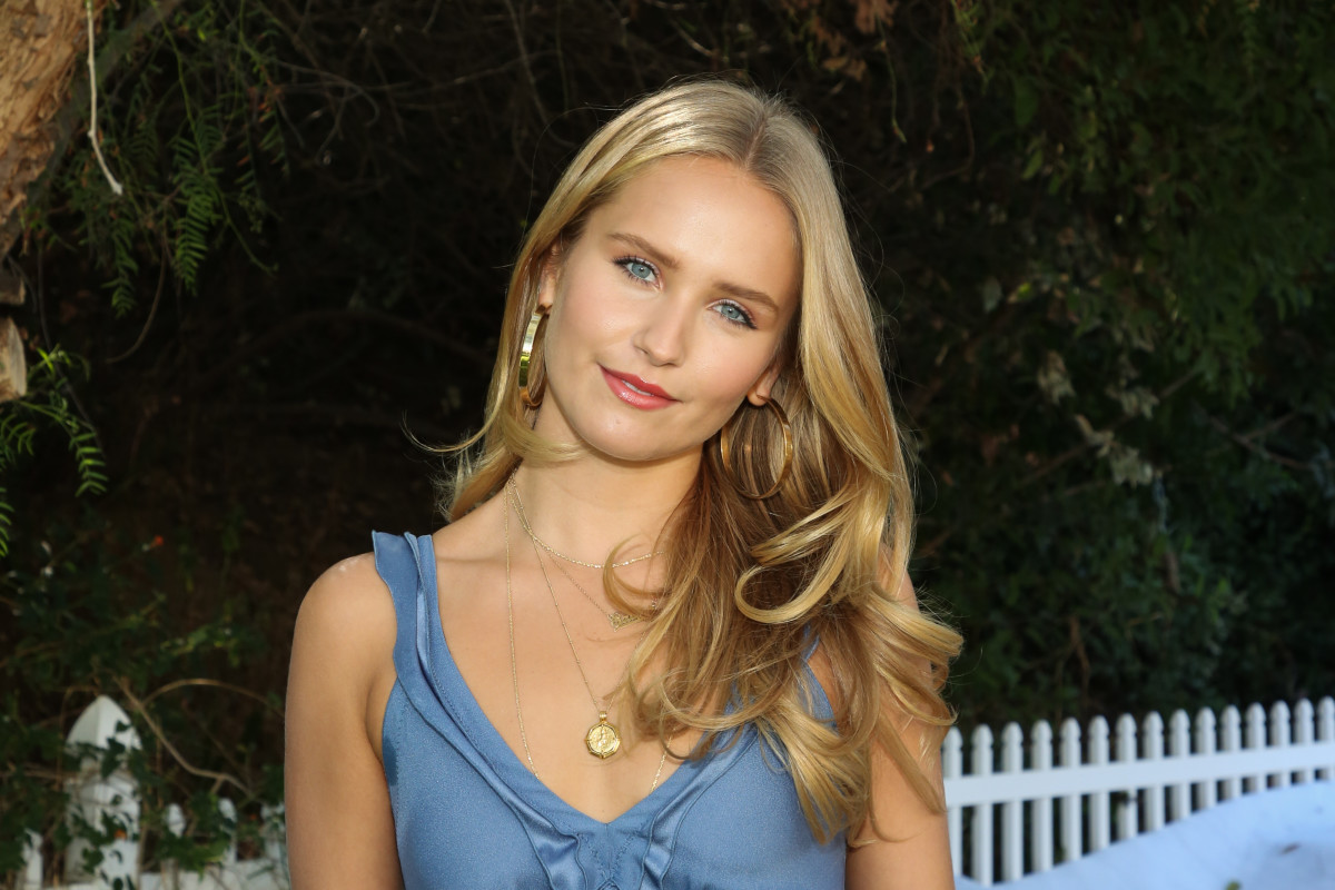 Sailor Brinkley-Cook visits the set of a Hallmark movie this year.