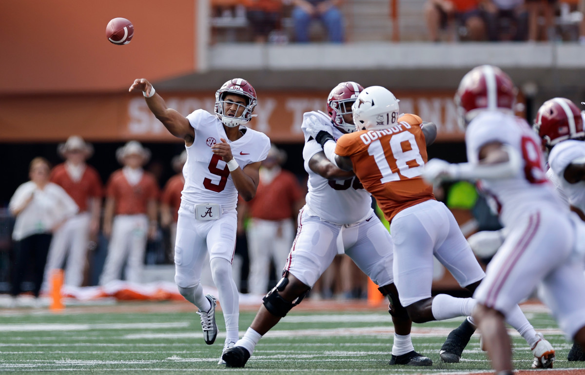 Bryce Young attempts a pass against the Texas Longhorns.