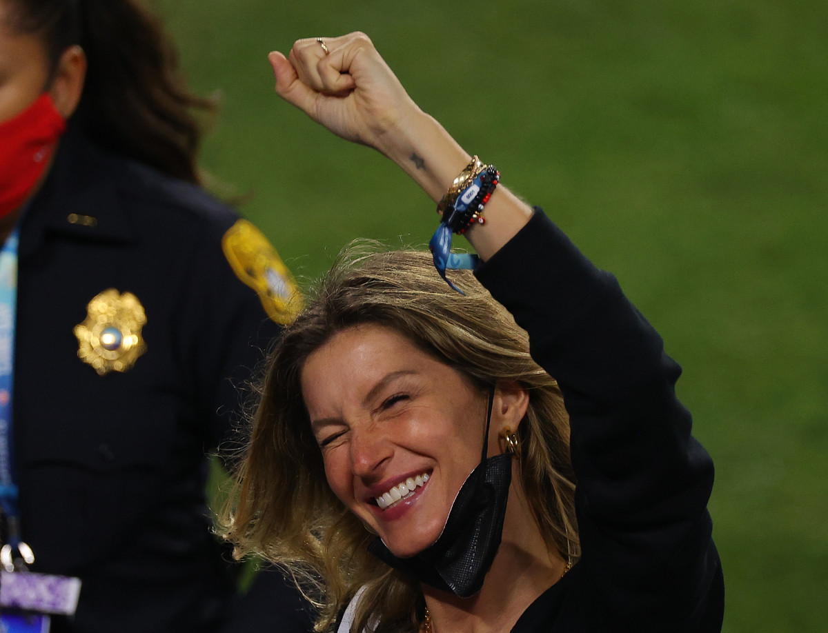 Look: Tom Brady's Ex-Teammate Shares Gisele Photo - The Spun