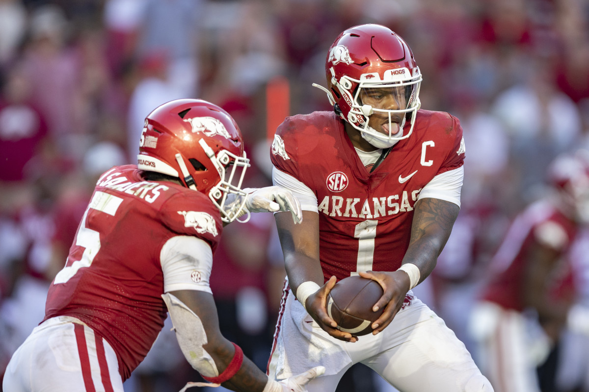 Longtime Starting SEC Quarterback Reportedly Entering Transfer Portal