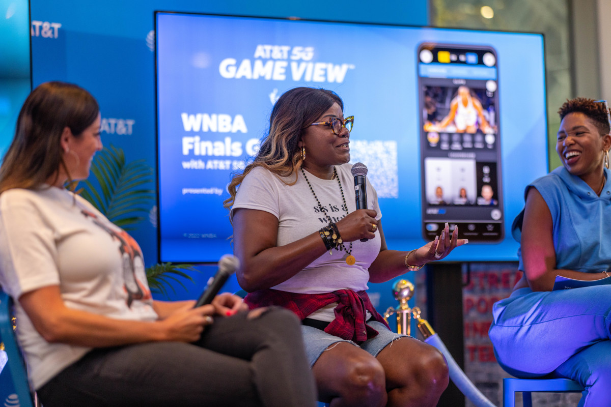 Sheryl Swoopes presenting for AT&T 5G Game View.