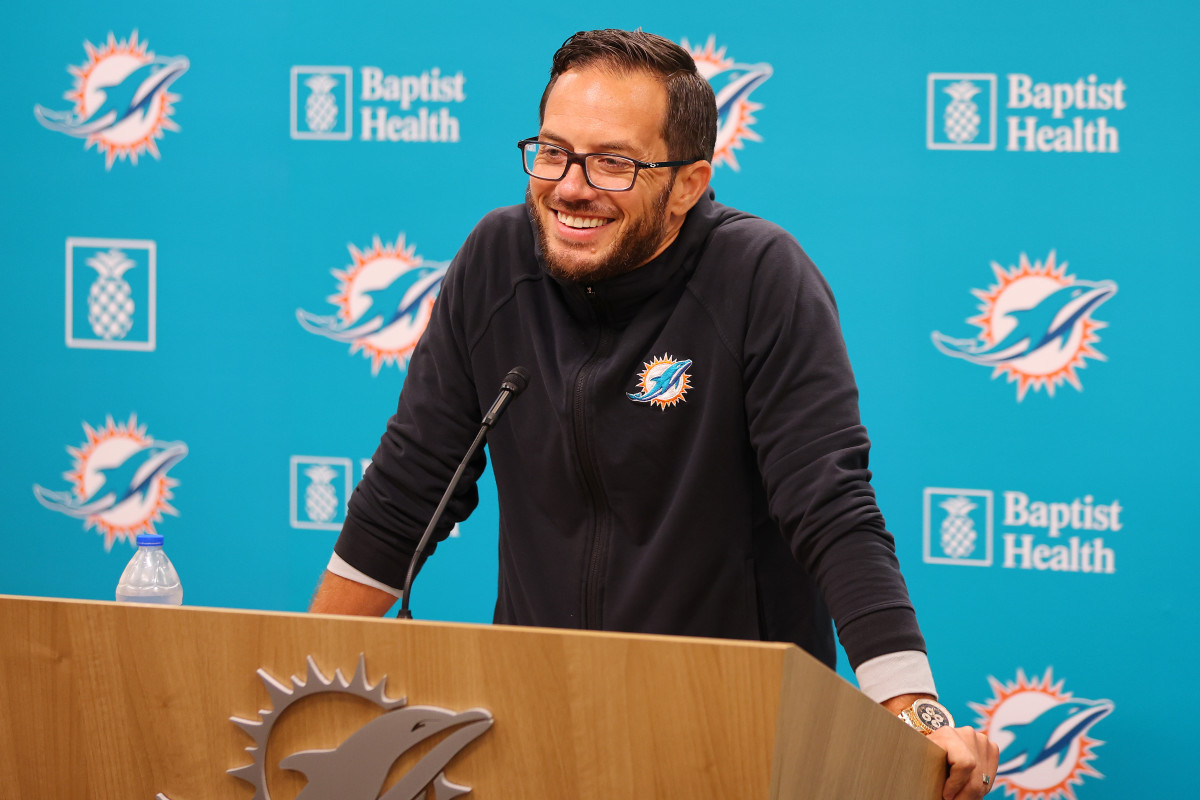 Head coach Mike McDaniel of the Miami Dolphins