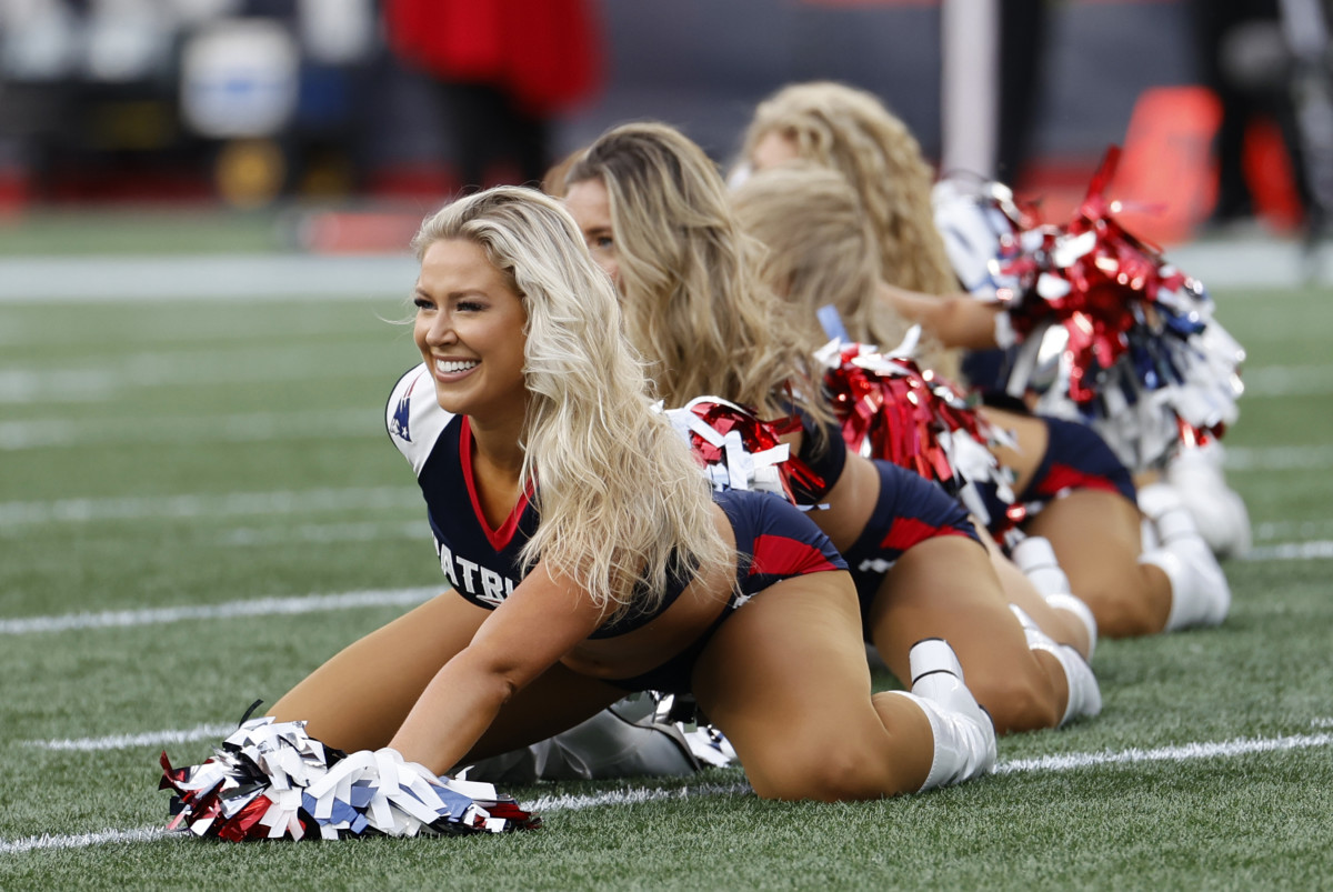 Patriots Cheerleader Turning Heads Before Season Opener - The Spun