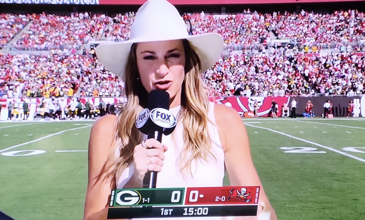 Erin Andrews goes viral for her sideline outfit on Sunday.
