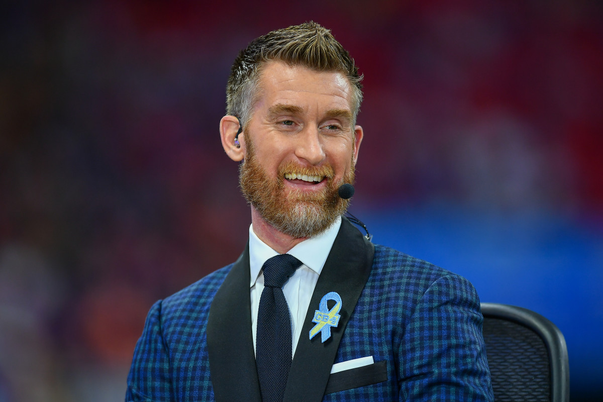 Marty Smith getting ready for the Peach Bowl.