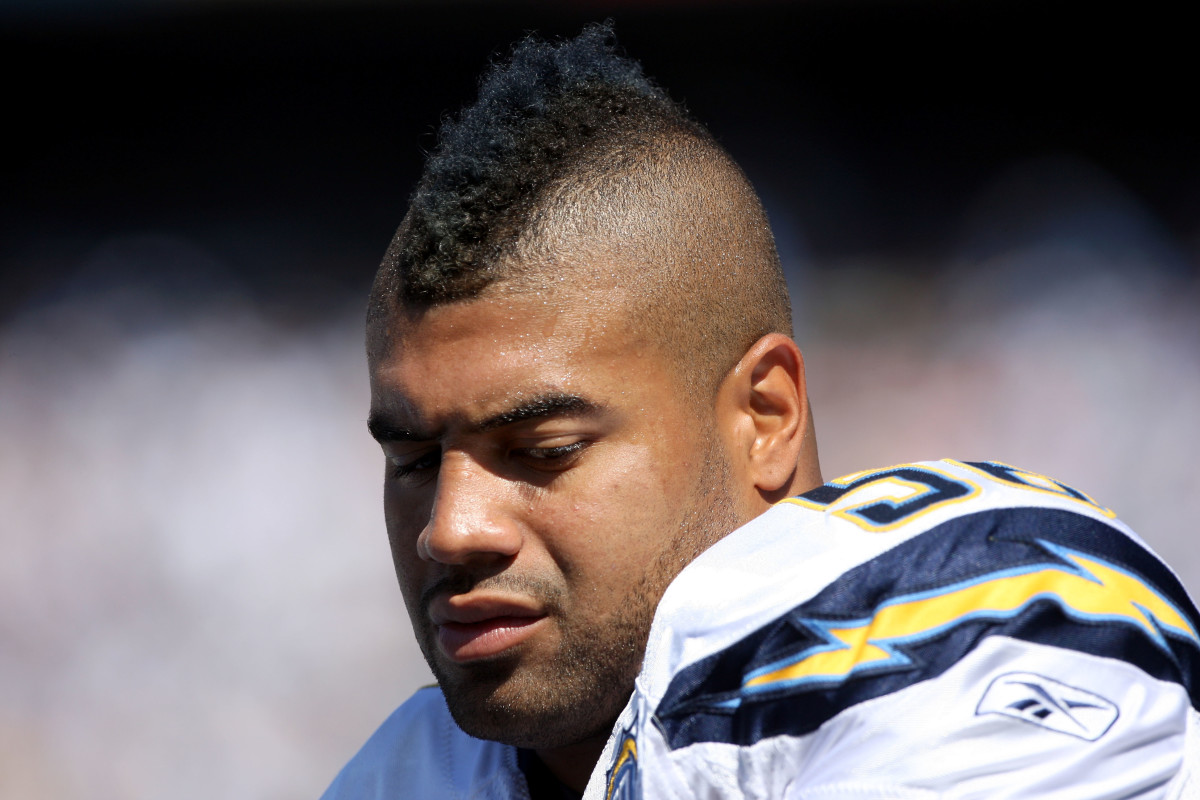 Shawne Merriman on the field during a San Diego Chargers game.