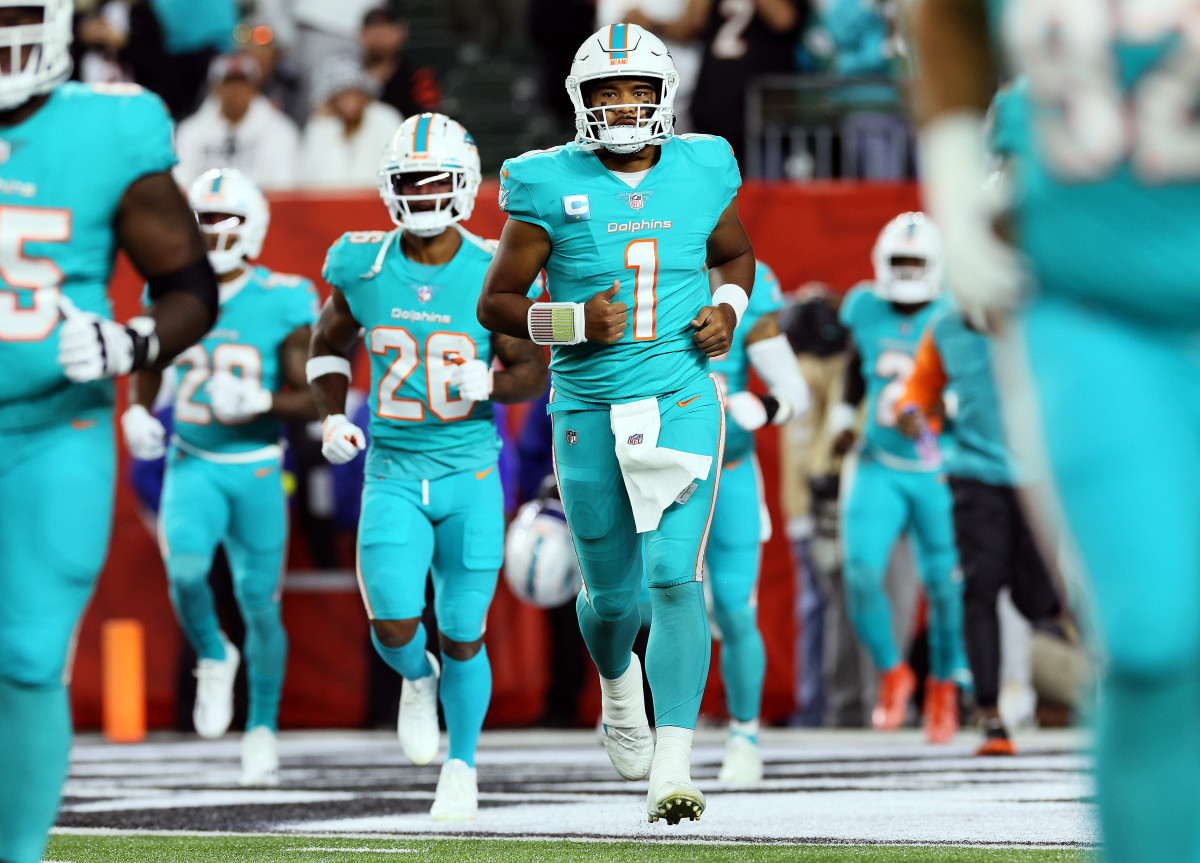 CINCINNATI, OHIO - SEPTEMBER 29:  Quarterback Tua Tagovailoa #1 of the Miami Dolphins jogs out of the tunnel onto the field prior to the game against the Cincinnati Bengals at Paycor Stadium on September 29, 2022 in Cincinnati, Ohio. (Photo by Andy Lyons/Getty Images)