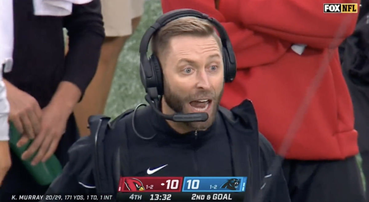 Kliff Kingsbury on the sideline of the Cardinals game today.