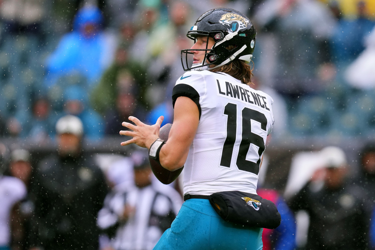 Official: Jaguars sign quarterback Trevor Lawrence