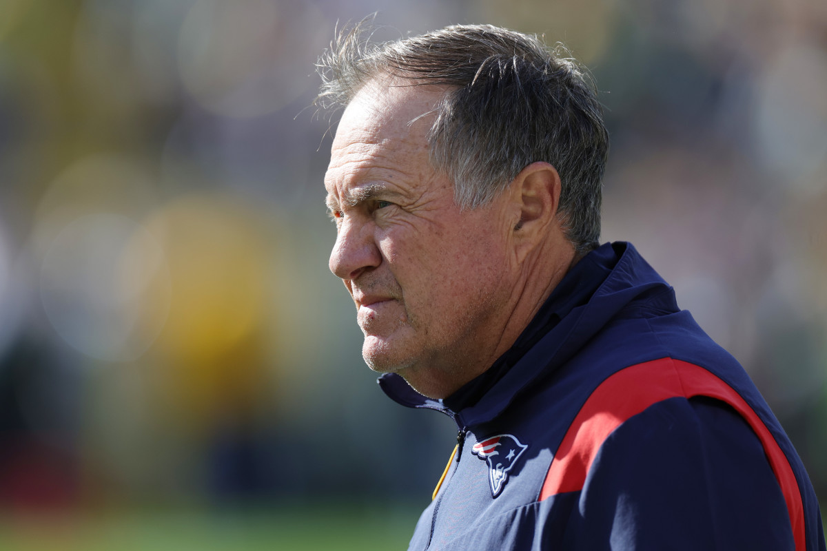 Patriots coach Bill Belichick on the sideline against the Packers.