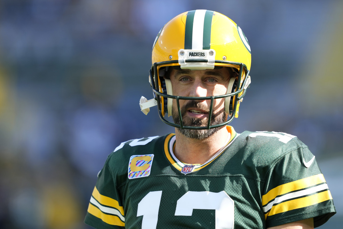 Green Bay Packers: Aaron Rodgers has humorous responses to fans on