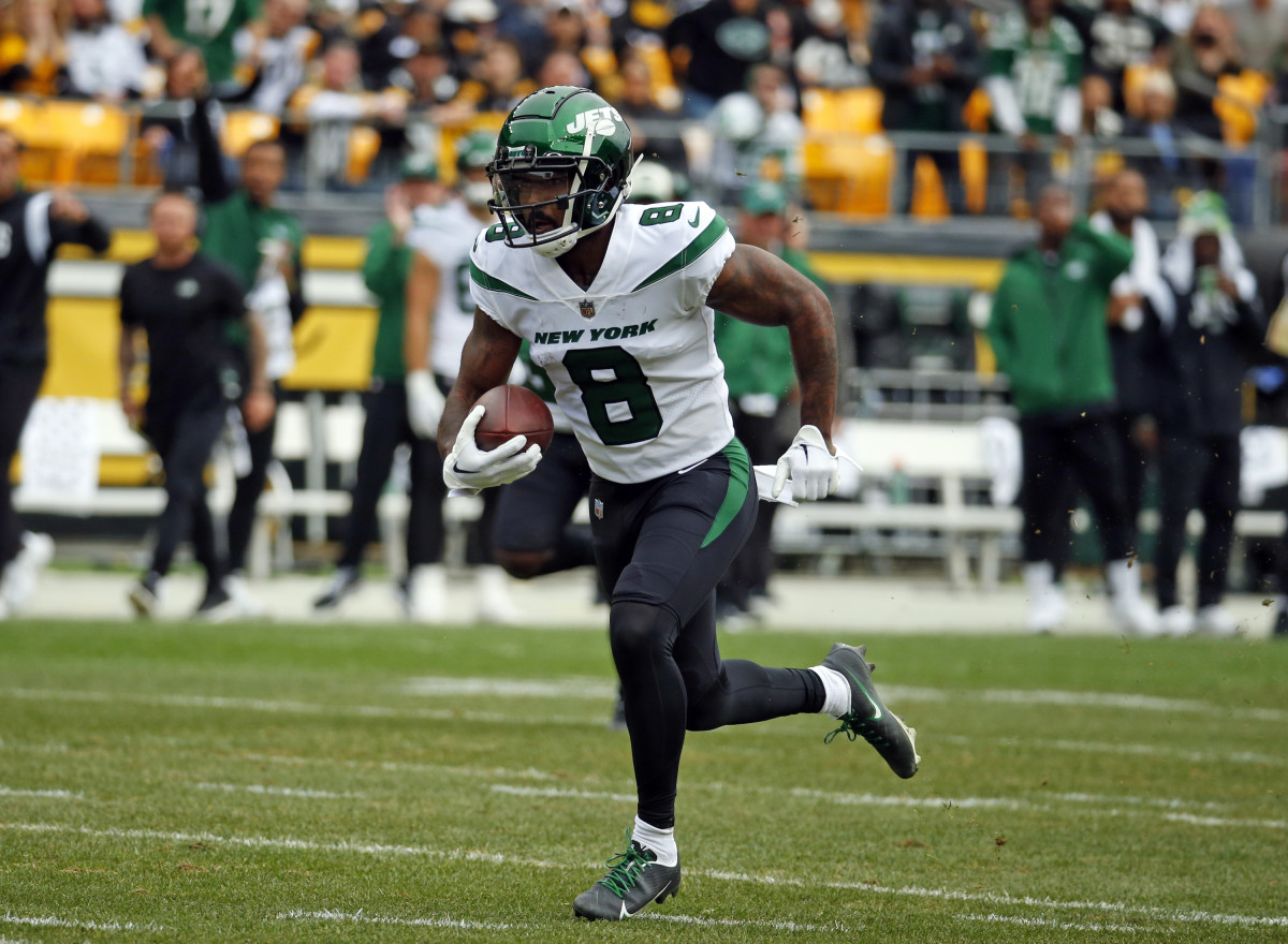 New York Jets wide receiver Elijah Moore (8) reacts against the