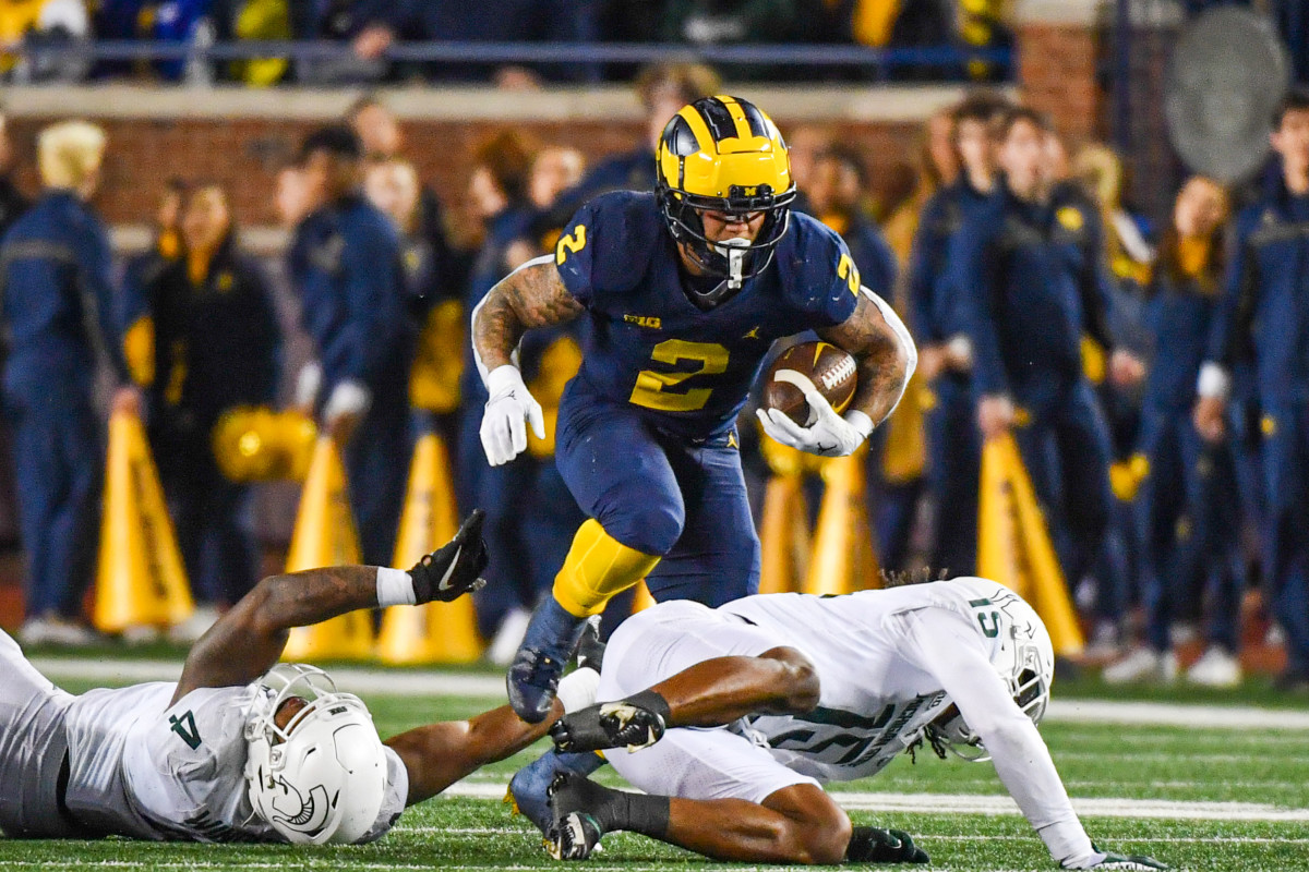 Michigan Star Turning Heads With His Necklace At Big Ten Media Days 