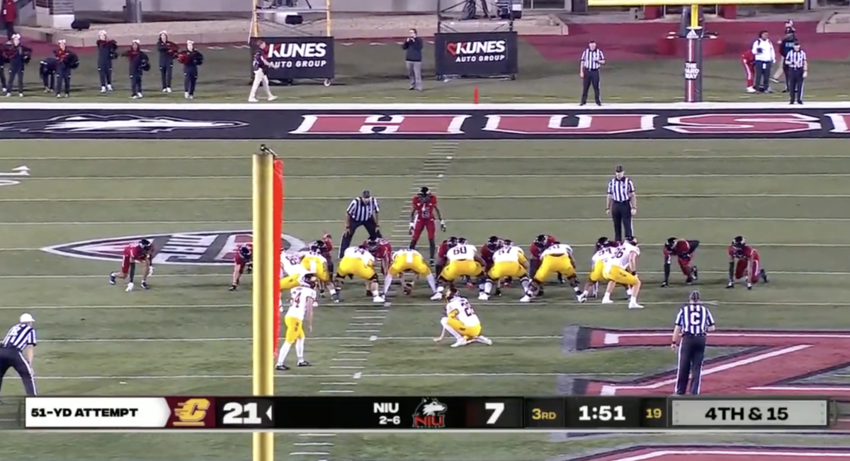 Video: Epic College Football Fake Field Goal Is Going Viral - The Spun