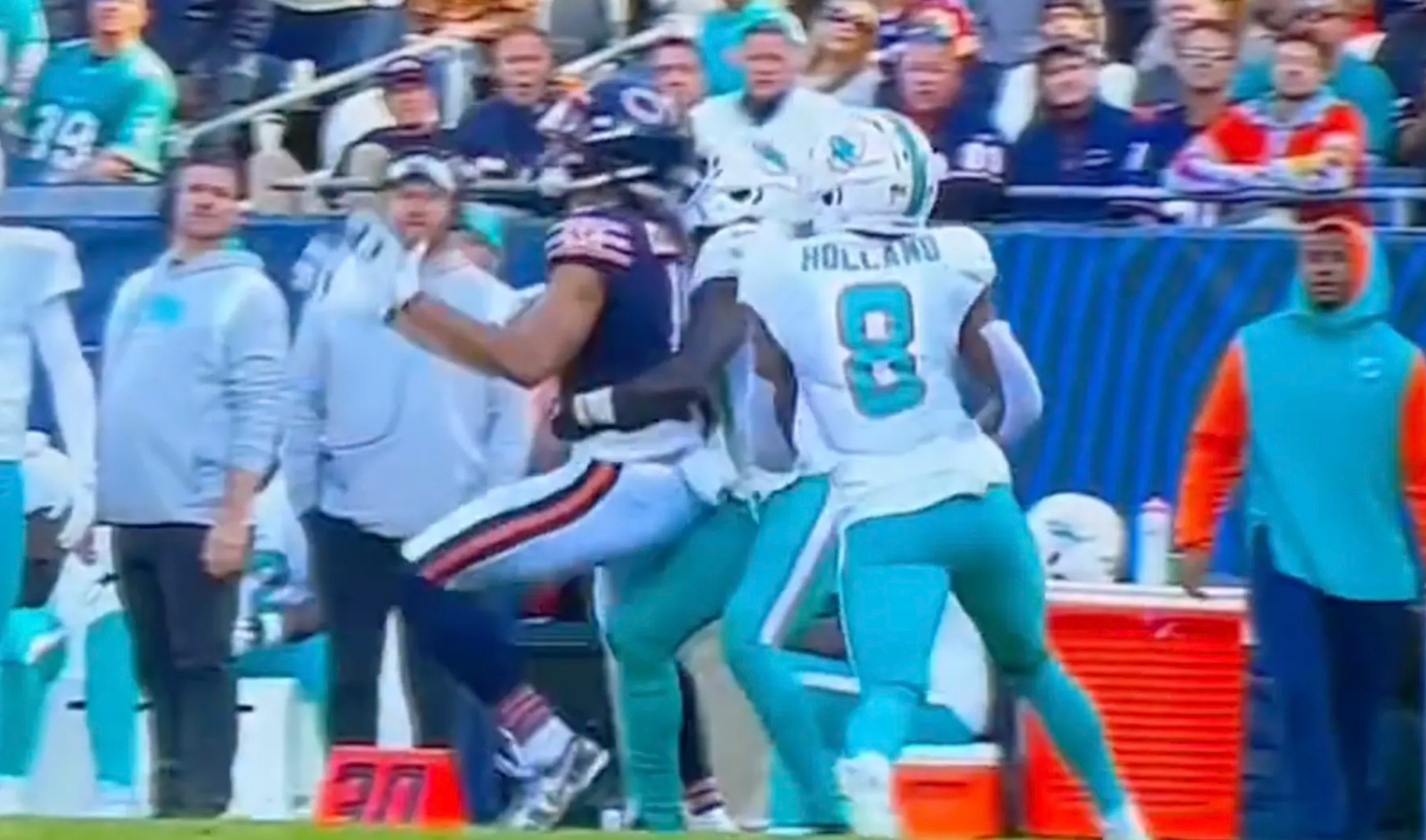 NFL World Is Furious With Missed Penalty Call On Sunday - Vimarsana News