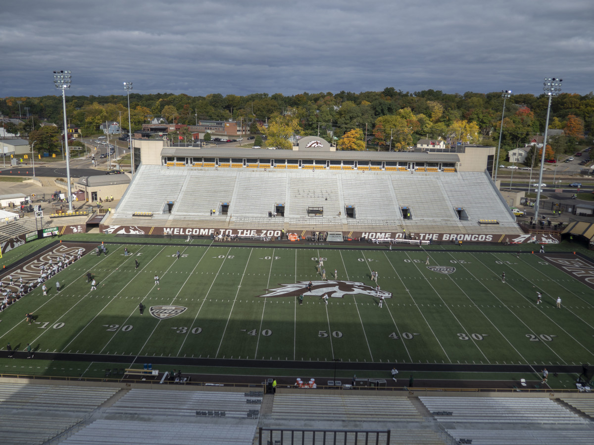 Look Photo Of Worst Seat In College Football Is Going Viral The Spun   College Football Oct 08 Eastern Michigan At Western Michigan 